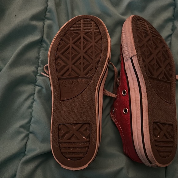 Red girls converse - Picture 3 of 3
